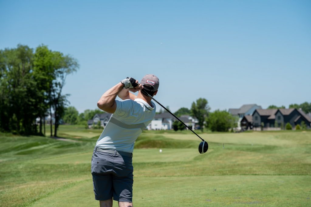 Proper golf swing with right side bend